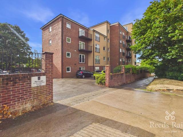Flat for sale in Sheffield Lane Top, Firth Park