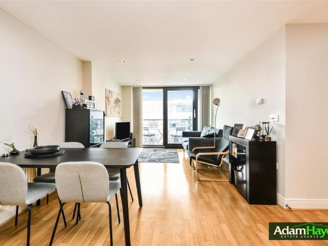 Flat for sale in North Finchley, Isle Of Man