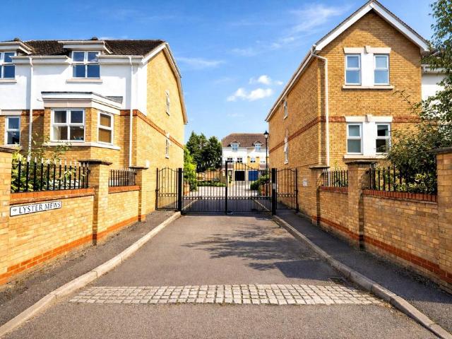Flat for sale in Blackhills, Surrey