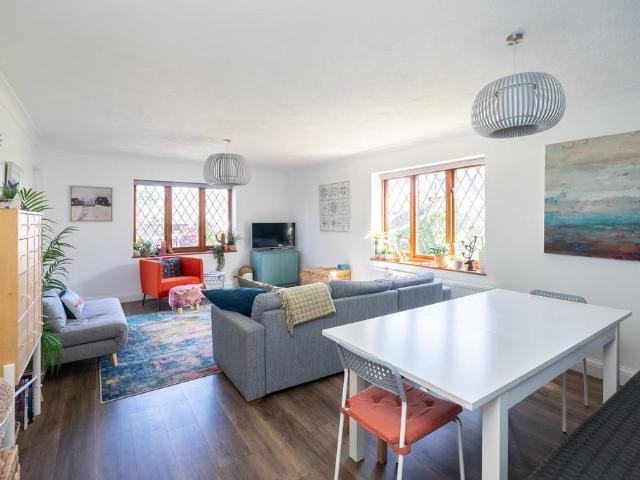 Flat for sale in Tower Hill, Mole Valley