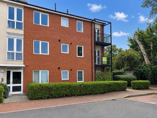 Flat for sale in Washford Farm, Ashford