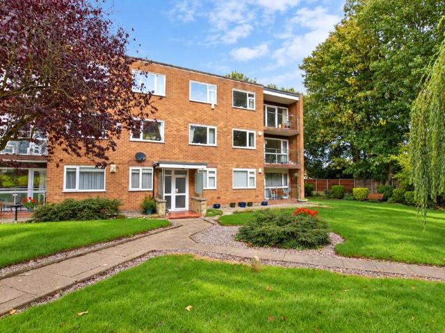 Flat for sale in Overchurch Hill, Upton