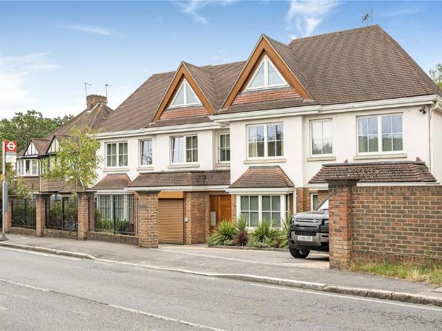 Flat for sale in Whetstone, Greater London