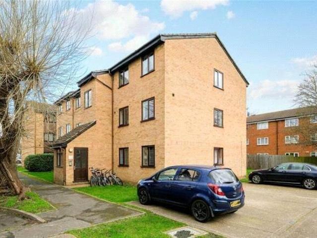 Flat for sale in Romford, Havering