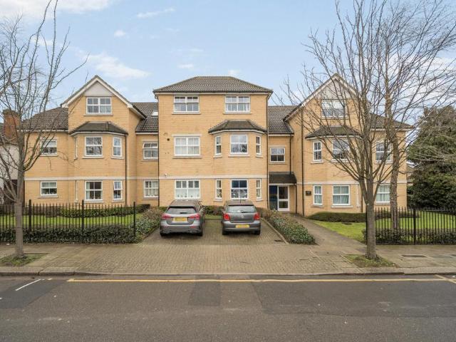 Flat for sale in Kenton, Greater London