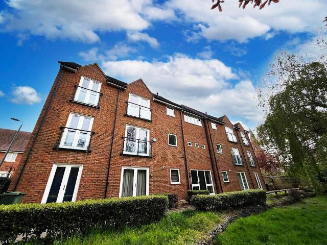 Flat for sale in Olney
