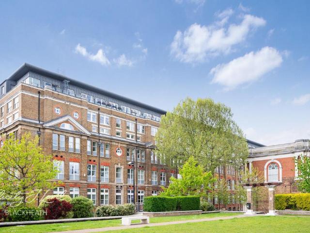 Flat for sale in Plumstead, Greater London