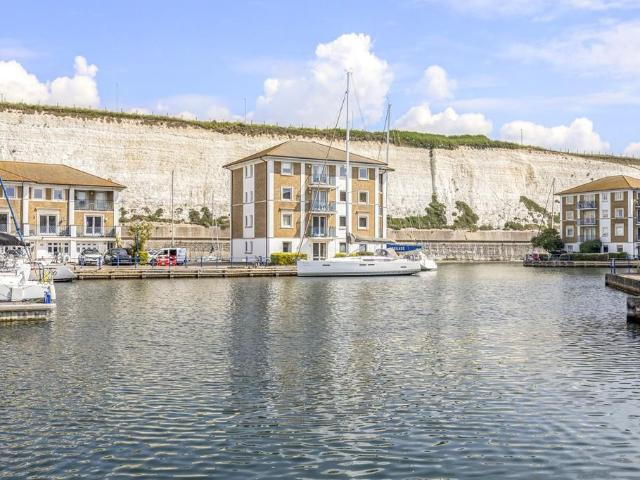 Flat for sale in Roedean