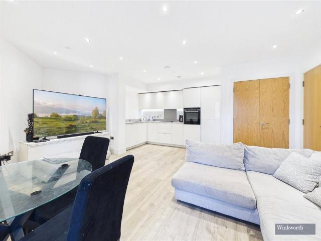 Flat for sale in Wealdstone, Greater London