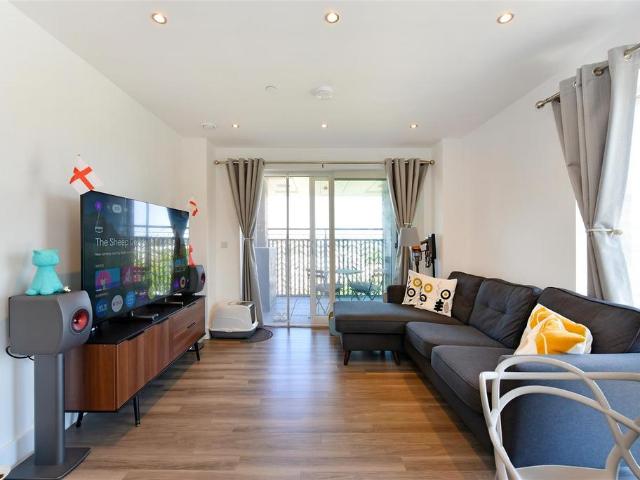 Flat for sale in Colindale, Greater London