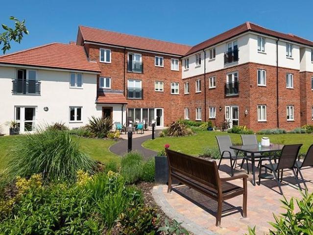 Flat for sale in Ainsdale, Sefton