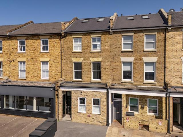 Flat for sale in London Borough of Merton, South Wimbledon