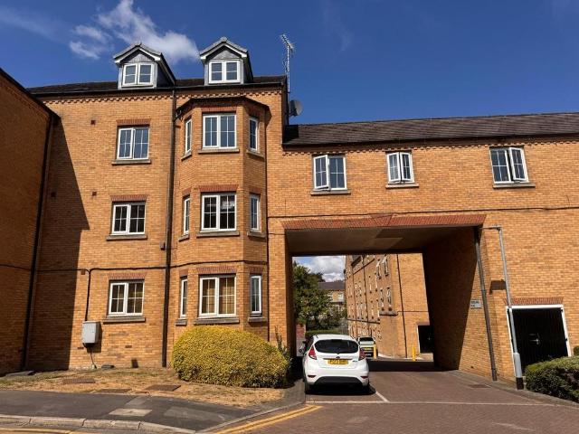 Flat for sale in Pudsey, West Yorkshire