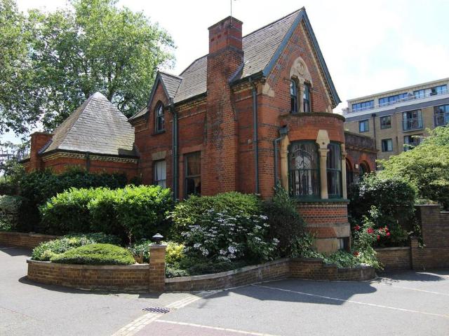 Flat for sale in Old Ford, Bow