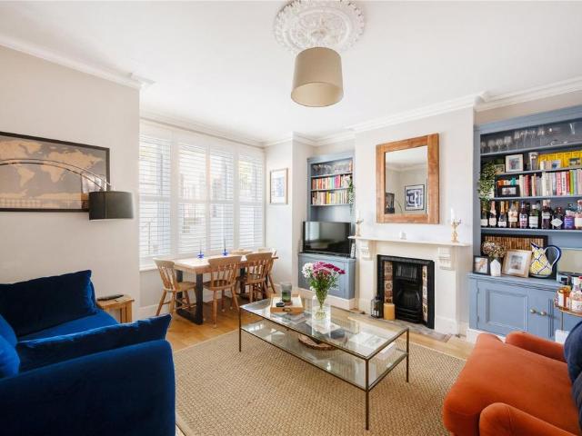 Flat for sale in Fulham, Sands End