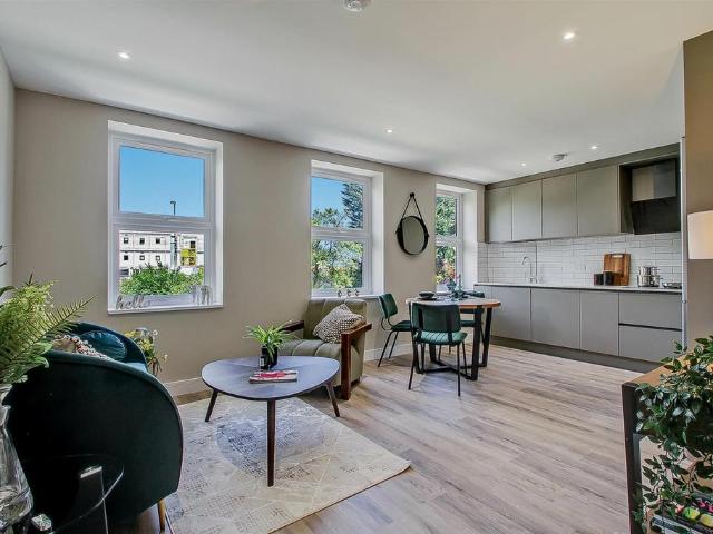 Flat for sale in Brunswick Park, Greater London