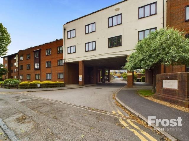 Flat for sale in Birch Green, Lower Halliford
