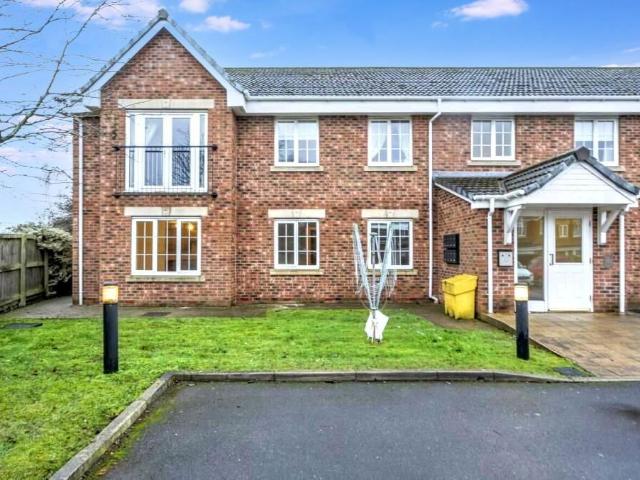 Flat for sale in Brayton