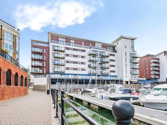 Flat for sale in Sovereign Harbour, Eastbourne