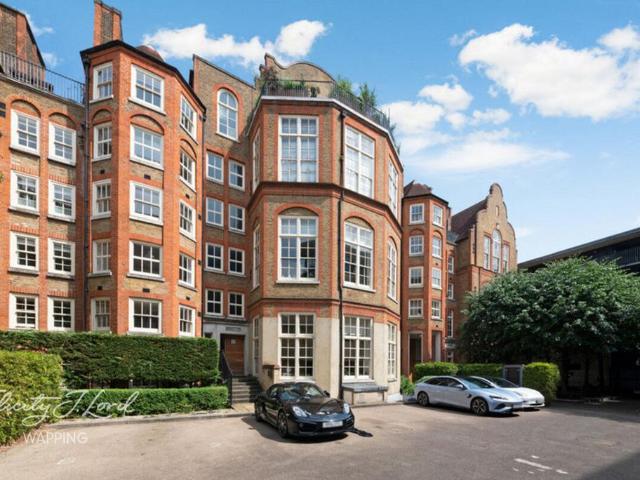 Flat for sale in Ratcliffe, Stepney