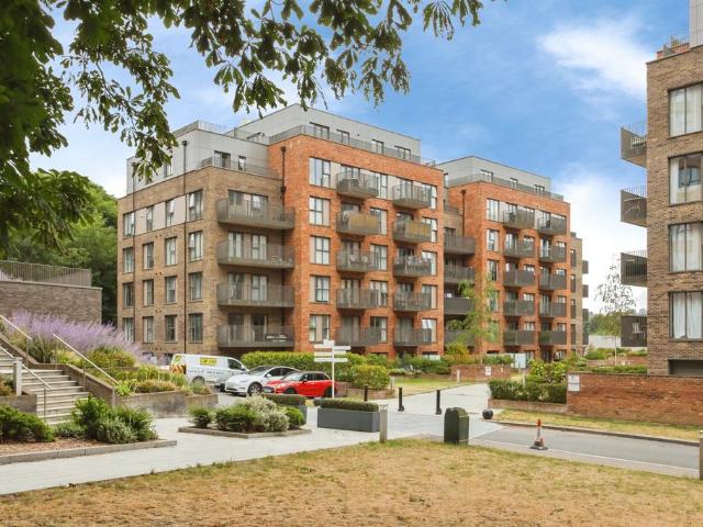 Flat for sale in Ringlestone, Midway