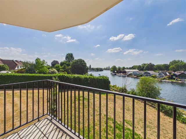 Flat for sale in Blackhills, Surrey