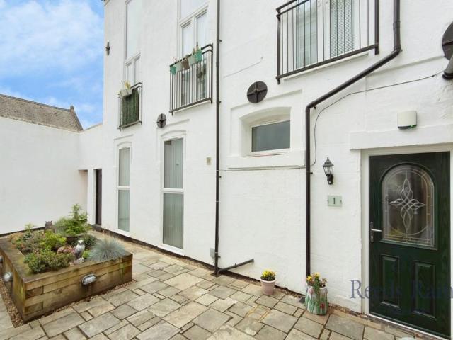 Flat for sale in Selby