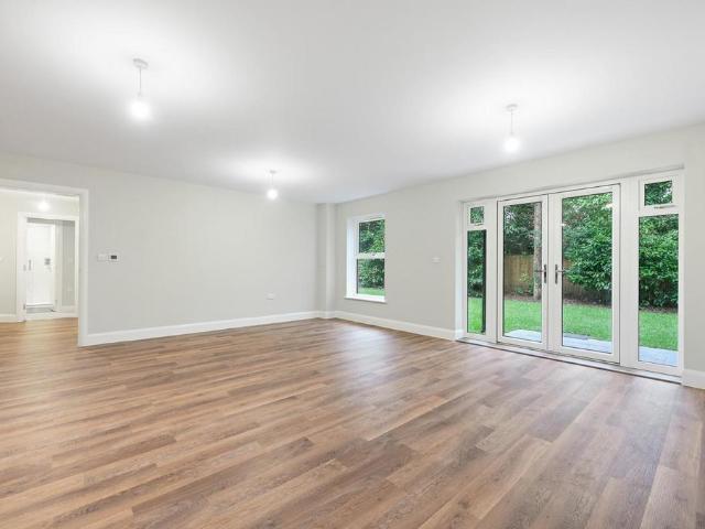Flat for sale in Wexham and Ivers Community Board, Iver Heath