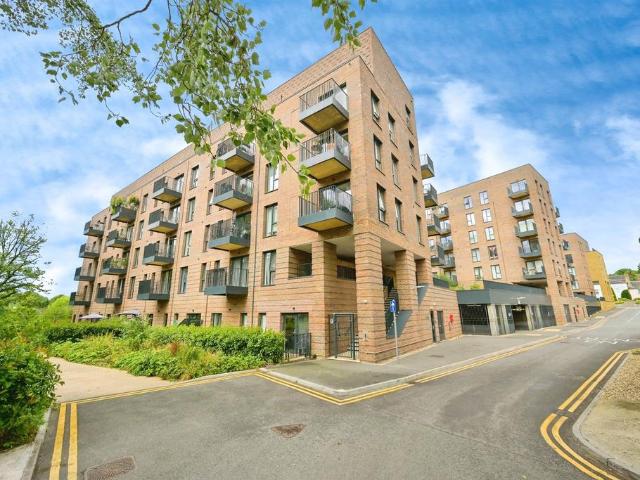 Flat for sale in Pouchen End, Hertfordshire