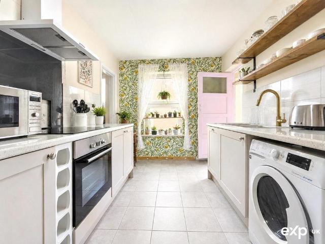 Flat for sale in Southcourt, Aylesbury