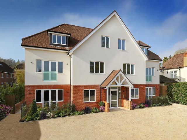 Flat for sale in Pachesham Park, Surrey