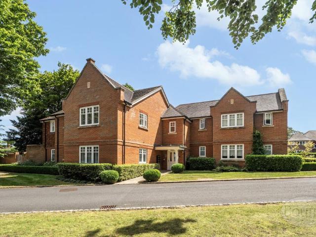 Flat for sale in Westborough, Surrey