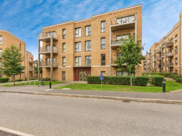 Flat for sale in West Finchley, Greater London