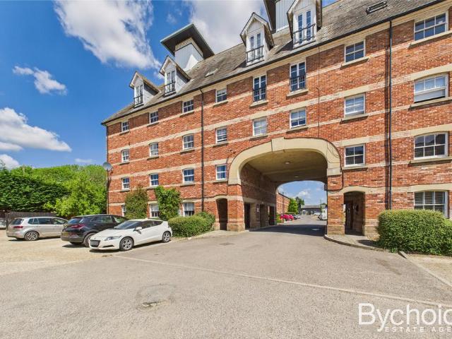 Flat for sale in Chelmondiston, Suffolk