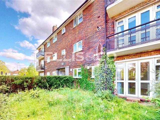 Flat for sale in London Borough of Hounslow, Greater London