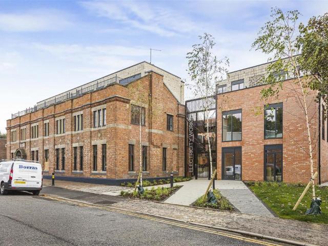 Flat for sale in St Albans, Five Acres