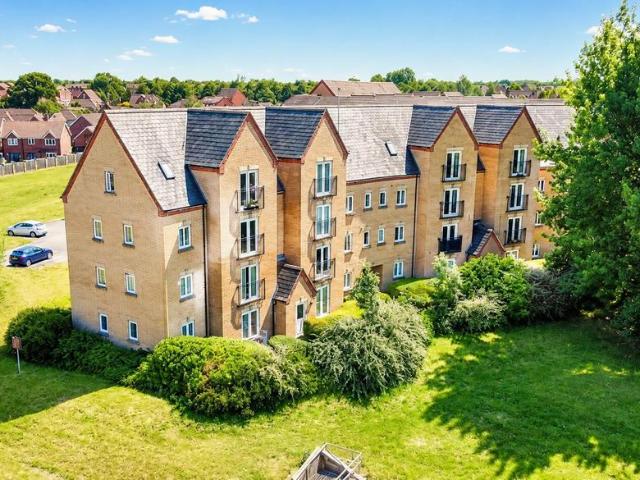 Flat for sale in Grange Park, Northamptonshire