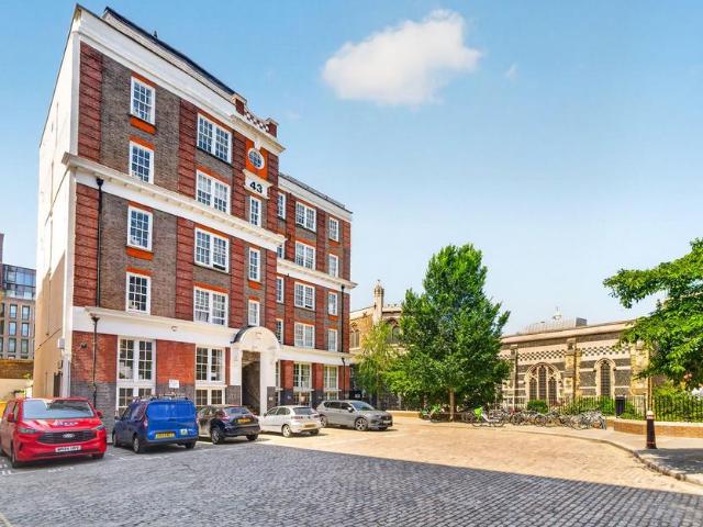 Flat for sale in West Smithfield, Lyons