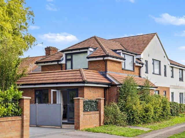 Flat for sale in Old Town, Stevenage