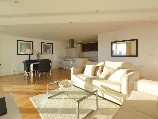 Flat for sale in Bromley-by-Bow, Poplar Grove
