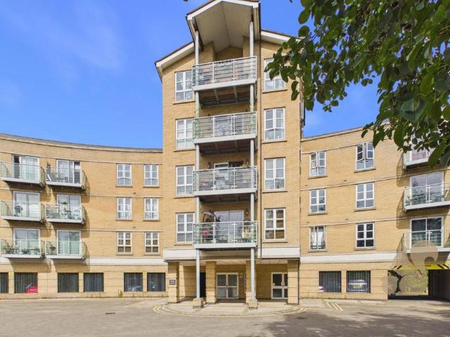 Flat for sale in Fordham Heath, Essex