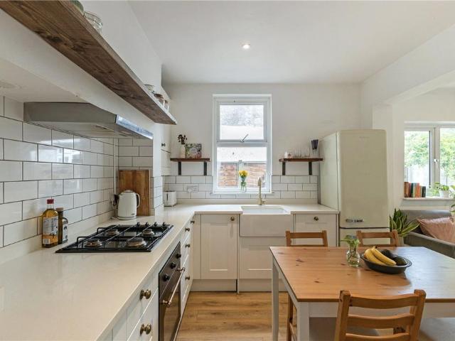 Flat for sale in Clapham, Greater London