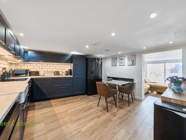 Flat for sale in London Borough of Croydon, Greater London