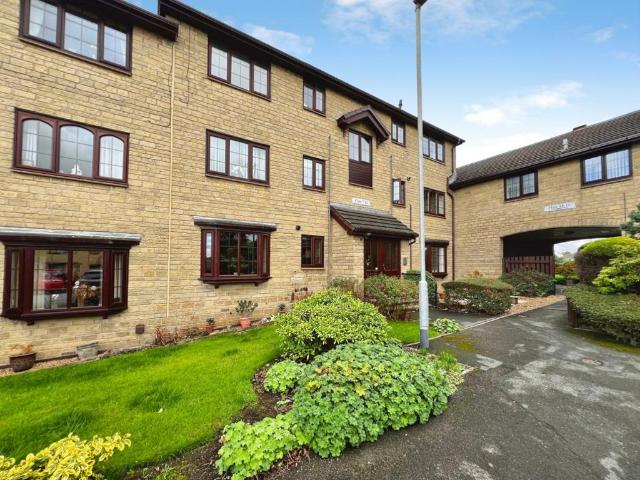 Flat for sale in Eccleshill, West Yorkshire
