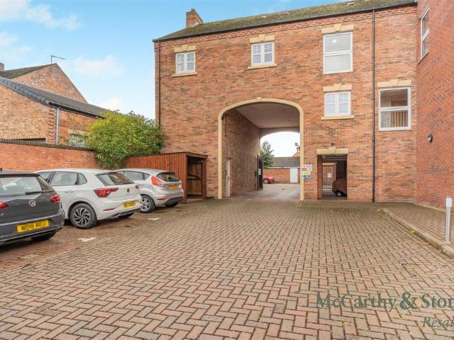 Flat for sale in Atherstone, North Warwickshire