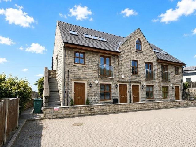 Flat for sale in Hazelhurst, Bury