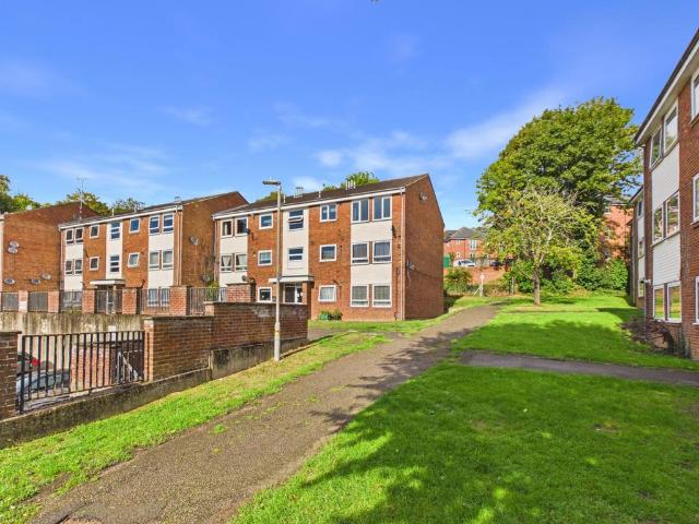 Flat for sale in Waterside, Chesham