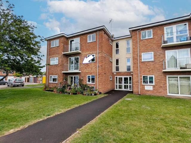 Flat for sale in Galmington, Taunton