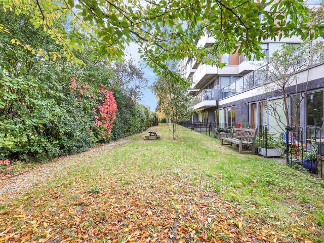 Flat for sale in Old Ford, Bow