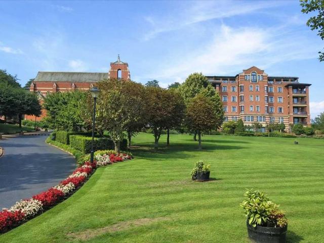 Flat for sale in Greater London